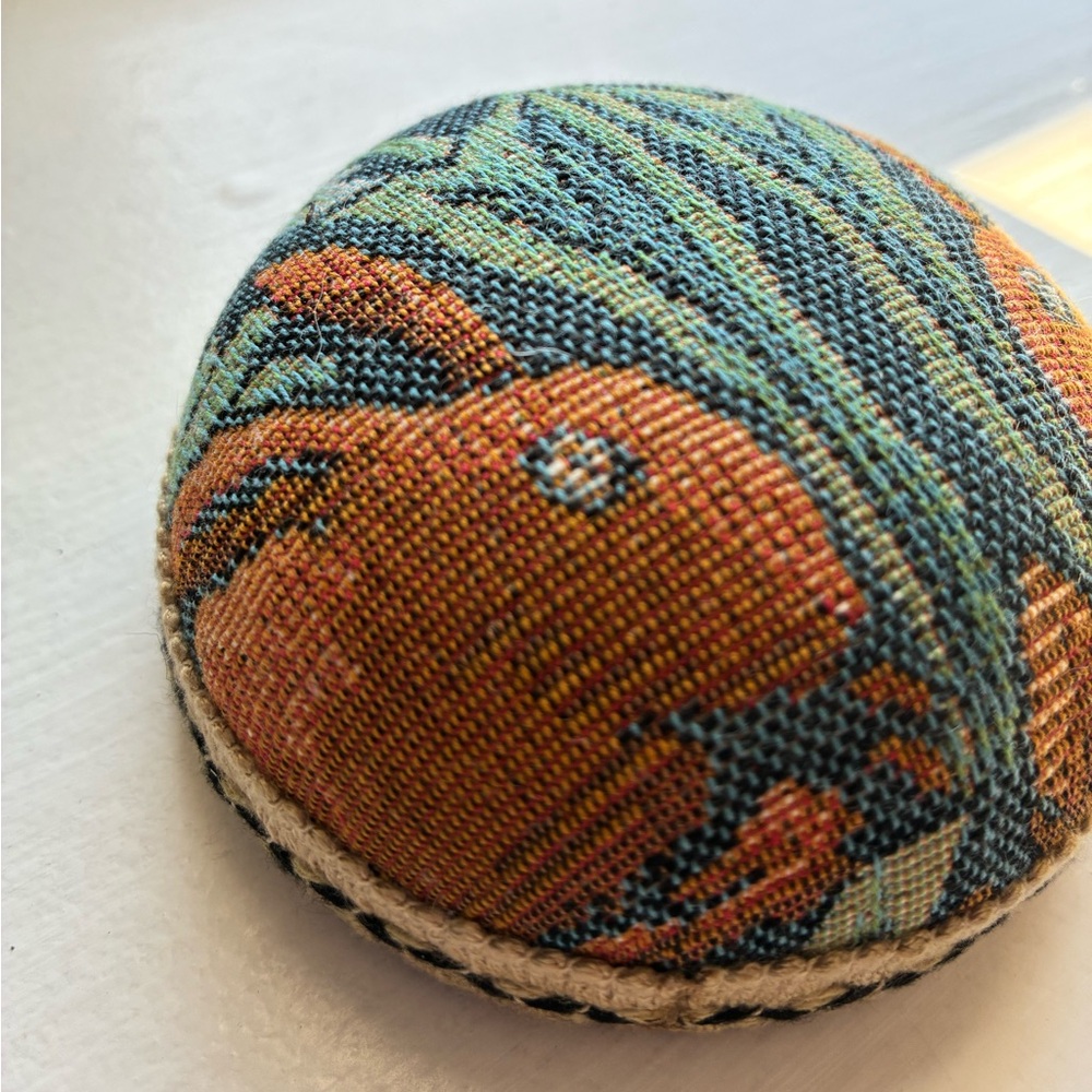 Vtg England tapestry Pin Cushion Rabbit - Picture 4 of 10